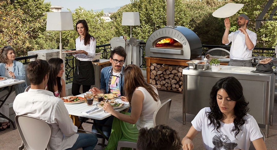 Ogrodowy piec do pizzy, czyli włoska kuchnia przy twoim domu