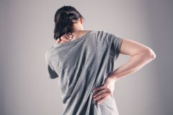 Co to jest rwa kulszowa i jak radzić sobie z bólem?