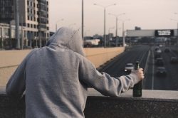 Leczenie alkoholizmu – na czym polega, gdzie szukać pomocy?