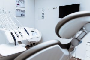 Jak sobie radzić ze strachem przed dentystą?