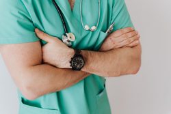 Odzież medyczna – profesjonalne uniformy dla pracowników medycznych