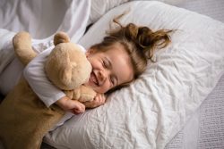 Czy poduszka może wpływać na aparat mowy i oddychanie? Wpływ poduszki na rozwój dzieci