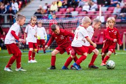 Obozy sportowe a zdrowie dzieci – dlaczego warto zainwestować w aktywny wypoczynek?