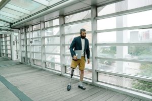 Jak wybrać skuter dla niepełnosprawnego? Kluczowe informacje i porady