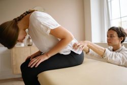 Rehabilitacja kręgosłupa – znaczenie, metody i efektywność