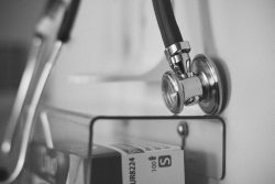 Test oddechowy na Helicobacter pylori – skuteczna, bezpieczna i szybka diagnoza zakażenia H. pylori