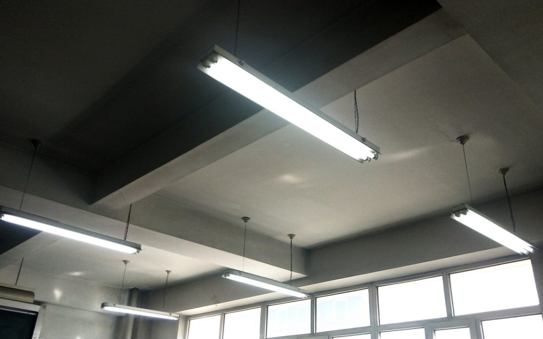 Zalety stosowania lamp hermetycznych w trudnych warunkach przemysłowych