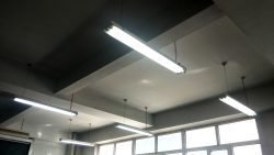 Zalety stosowania lamp hermetycznych w trudnych warunkach przemysłowych